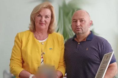 Міська голова Чугуєва Галина Мінаєва та начальник розвідувального управління 16-го армійського корпусу оперативного командування «Північ» Андрій Царенко Міська голова Чугуєва Галина Мінаєва та начальник розвідувального управління 16-го армійського корпусу оперативного командування «Північ» Андрій Царенко