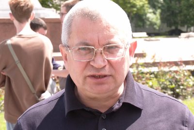 У Хмельницькому пів сотні людей протестували проти скорочення обласного ліцею У Хмельницькому пів сотні людей протестували проти скорочення обласного ліцею