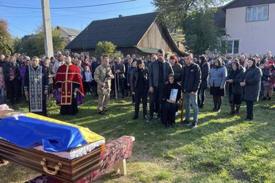 У Ясінянській громаді на Закарпатті попрощалися із загиблим Героєм Дмитром Спасюком У Ясінянській громаді на Закарпатті попрощалися із загиблим Героєм Дмитром Спасюком