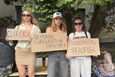В Ужгороді шостий день триває акція на підтримку ексміністра оборони Михайла Федорова В Ужгороді шостий день триває акція на підтримку ексміністра оборони Михайла Федорова