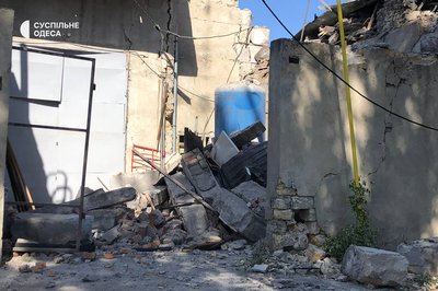 Руйнування будівель в Одесі після збиття під час нічної атаки російської армії Руйнування будівель в Одесі після збиття під час нічної атаки російської армії