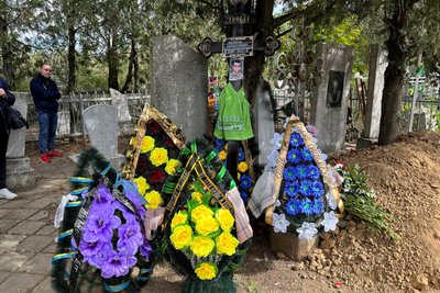 В Одеській області прощалися з військовим, який загинув під час контрнаступу на Херсонщині В Одеській області прощалися з військовим, який загинув під час контрнаступу на Херсонщині