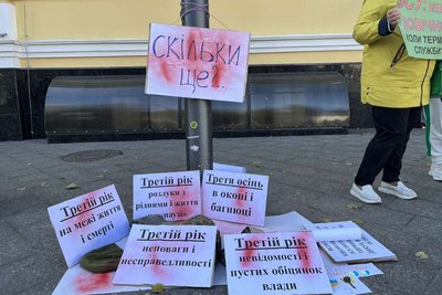 "Скільки ще?" — у Житомирі провели черговий мирний пікет за чіткі терміни служби "Скільки ще?" — у Житомирі провели черговий мирний пікет за чіткі терміни служби