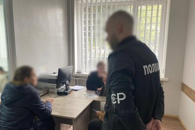 Частину псевдопедагогів з Луцького ліцею №15 розбронювали: нові деталі справи Частину псевдопедагогів з Луцького ліцею №15 розбронювали: нові деталі справи