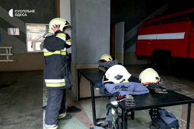 Ліквідовував пожежу у коледжі на Троїцькій та рятував людей після обстрілів РФ: історія рятувальника з Одеси Ліквідовував пожежу у коледжі на Троїцькій та рятував людей після обстрілів РФ: історія рятувальника з Одеси