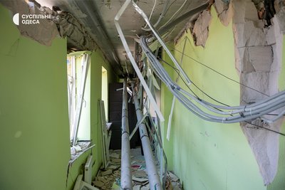 "Перше відчуття — наче це наснилося": розповіді мешканців пошкодженого будинку в Одесі