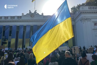 Майже два місяці одесити просять скасувати мільйонні тендери та передати гроші на ЗСУ Майже два місяці одесити просять скасувати мільйонні тендери та передати гроші на ЗСУ