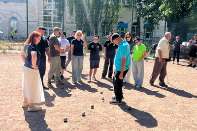 У Житомирі провели майстер-клас з петанку для ветеранів, військових та їхніх родин У Житомирі провели майстер-клас з петанку для ветеранів, військових та їхніх родин