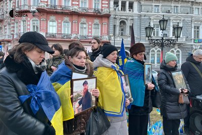 З портретами, піснями та лампадками: в Одесі вшанували пам’ять полеглих захисників З портретами, піснями та лампадками: в Одесі вшанували пам’ять полеглих захисників