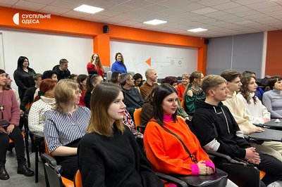 "Розкажи свою історію": як на Одещині працює плейбек-театр "Розкажи свою історію": як на Одещині працює плейбек-театр