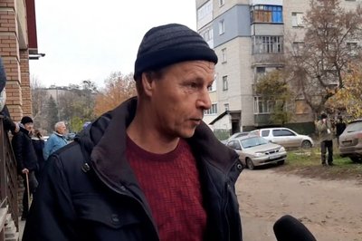 "Підтвердити, що це моя мати": як в Ізюмі збирають ДНК родичів для ідентифікації загиблих "Підтвердити, що це моя мати": як в Ізюмі збирають ДНК родичів для ідентифікації загиблих