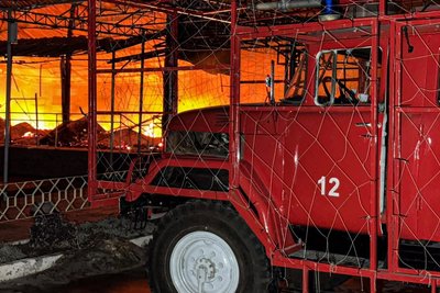 Пожежа на ринку у Великому Бурлуці після влучання російського безпілотника