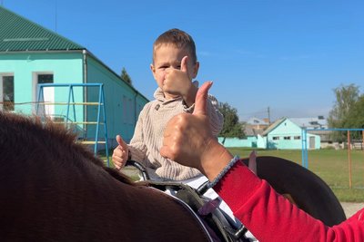 «Мені подобаються коники»: як спілкування з кіньми допомагає дітям у спецшколі на Рівненщині «Мені подобаються коники»: як спілкування з кіньми допомагає дітям у спецшколі на Рівненщині