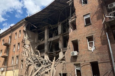 Війська РФ повторно атакували Дніпро вранці 25 квітня. Загинула людина, є поранені, пошкоджений житловий будинок Війська РФ повторно атакували Дніпро вранці 25 квітня. Загинула людина, є поранені, пошкоджений житловий будинок