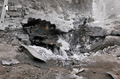 Уламок пробив голову охоронцю складів: армія РФ атакувала Одесу безпілотниками Уламок пробив голову охоронцю складів: армія РФ атакувала Одесу безпілотниками