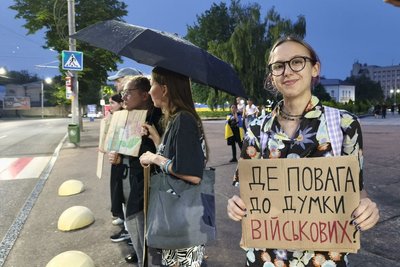 Четвертий день протестів у Житомирі: учасники акції заявляють, що стоятимуть, поки не буде конкретних рішень по Федорову Четвертий день протестів у Житомирі: учасники акції заявляють, що стоятимуть, поки не буде конкретних рішень по Федорову
