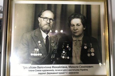 Сервізи, вази, статуетки — на Житомирщині зберігають спадок заводу, який працював понад століття Сервізи, вази, статуетки — на Житомирщині зберігають спадок заводу, який працював понад століття