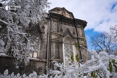 Сніг в Одесі, будівля архіву, стара Кірха Сніг в Одесі, будівля архіву, стара Кірха