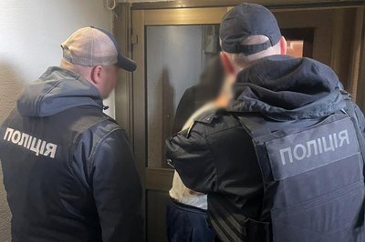 У Житомирі повідомили про підозру двом медикам, які за гроші допомагали уникати служби на передовій У Житомирі повідомили про підозру двом медикам, які за гроші допомагали уникати служби на передовій