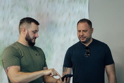 Хартія та Андрій Єрмак Хартія та Андрій Єрмак