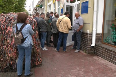 Черги біля хмельницького ТЦК: що кажуть військовозобов'язані Черги біля хмельницького ТЦК: що кажуть військовозобов'язані