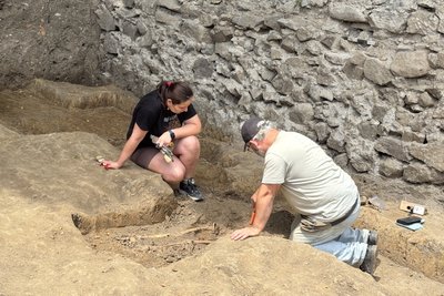В Ужгородському замку під час розкопок знайшли поховання XVII століття В Ужгородському замку під час розкопок знайшли поховання XVII століття