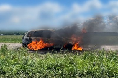 6 червня на дорозі у Вовчанській громаді російський безпілотник атакував цивільне авто: 45-річну жінку ушпиталили з множинними осколковими пораненнями і вибуховою травмою 6 червня на дорозі у Вовчанській громаді російський безпілотник атакував цивільне авто: 45-річну жінку ушпиталили з множинними осколковими пораненнями і вибуховою травмою