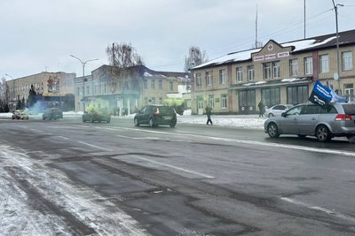 У місті на Житомирщині провели акцію на підтримку полонених і зниклих безвісти з перформансом та автопробігом У місті на Житомирщині провели акцію на підтримку полонених і зниклих безвісти з перформансом та автопробігом