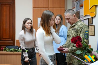 У Житомирі рідним полеглих воїнів передали державні та відомчі нагороди У Житомирі рідним полеглих воїнів передали державні та відомчі нагороди