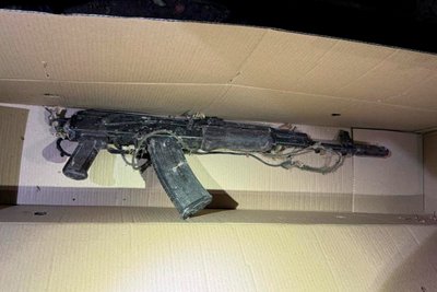 Автомат Леоніди Рижикова, з якого, за даними слідства, він застрелив українських військовослужбовців та цивільного чоловіка Автомат Леоніди Рижикова, з якого, за даними слідства, він застрелив українських військовослужбовців та цивільного чоловіка