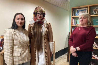 Ірина Кашкарова з відвідувачками простору Ірина Кашкарова з відвідувачками простору