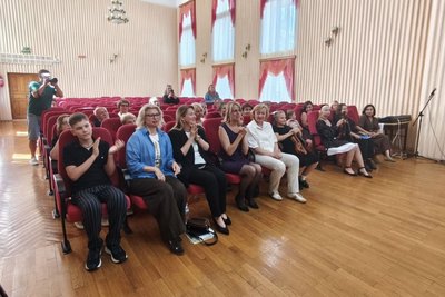 Вівальді, Бах та Моцарт: британська скрипалька у Житомирі провела майстер-клас для дітей-музикантів Вівальді, Бах та Моцарт: британська скрипалька у Житомирі провела майстер-клас для дітей-музикантів