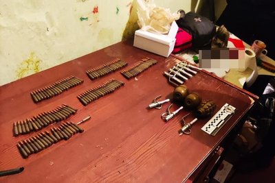 Погрожував підірвати гранату: на Волині в чоловіка вилучили арсенал зброї Погрожував підірвати гранату: на Волині в чоловіка вилучили арсенал зброї