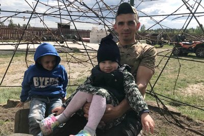 У родині азовця Володимира Дубровця з Житомирщини, який взяв під опіку вісьмох дітей, народився син У родині азовця Володимира Дубровця з Житомирщини, який взяв під опіку вісьмох дітей, народився син