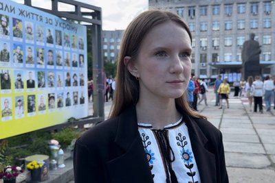 У День вишиванки Житомир долучився до всеукраїнської акції "Вишита стрічка пам'яті" У День вишиванки Житомир долучився до всеукраїнської акції "Вишита стрічка пам'яті"
