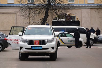 Правоохоронці запобігли вибуху у центрі Житомира біля адмінбудівлі та "Алеї Слави Героїв" Правоохоронці запобігли вибуху у центрі Житомира біля адмінбудівлі та "Алеї Слави Героїв"