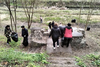 До загальноміської толоки у Луцьку долучилися майже 1200 людей До загальноміської толоки у Луцьку долучилися майже 1200 людей