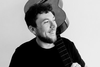 "Повернемось додому". Свій перший кліп переселенець з Луганщини зняв про переселенців "Повернемось додому". Свій перший кліп переселенець з Луганщини зняв про переселенців