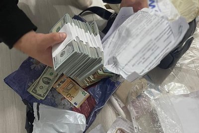 Допомагала уникнути мобілізації: у лікарки діагностичного центру в Житомирі вилучили понад 4 млн грн
