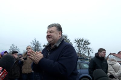 Перекривали автодорогу — на Житомирщині жителі села Березина провели акцію протесту Перекривали автодорогу — на Житомирщині жителі села Березина провели акцію протесту