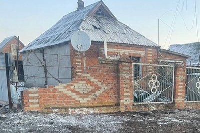 Вночі 5 січня 2024 року російський безпілотник влучив по дорозі у Краснокутську Харківської області Вночі 5 січня 2024 року російський безпілотник влучив по дорозі у Краснокутську Харківської області