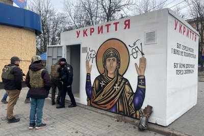 У Херсоні встановили перше мобільне укриття У Херсоні встановили перше мобільне укриття