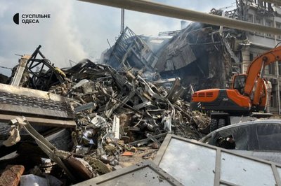 Зруйнована під час нічної атаки адмінбудівля в Одесі