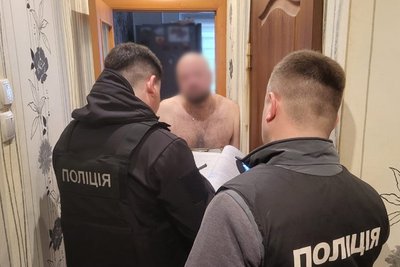 У Житомирі повідомили про підозру двом медикам, які за гроші допомагали уникати служби на передовій У Житомирі повідомили про підозру двом медикам, які за гроші допомагали уникати служби на передовій
