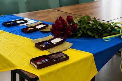 В Житомирі родинам полеглих захисників передали відомчі нагороди воїнів В Житомирі родинам полеглих захисників передали відомчі нагороди воїнів
