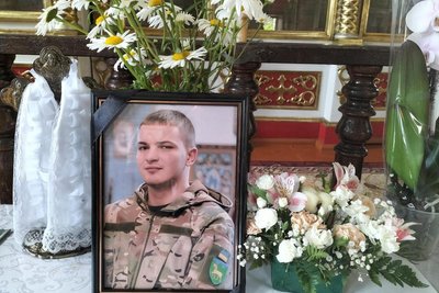 Загиблого воїна Артема Тюрина відзначили орденом «За мужність» ІІІ ступеня – нагороду отримав брат