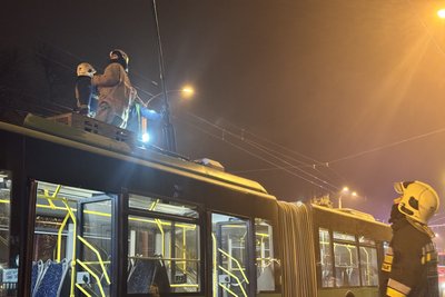 У Харкові під час руху по проспекту Григоренка загорівся тролейбус, 5 листопада 2025 року