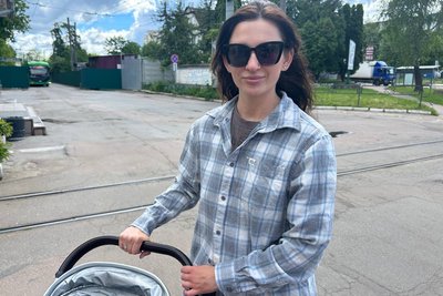 Падав на вулицях міста: ветеран на протезі перевірив безбар'єрність Житомира Падав на вулицях міста: ветеран на протезі перевірив безбар'єрність Житомира