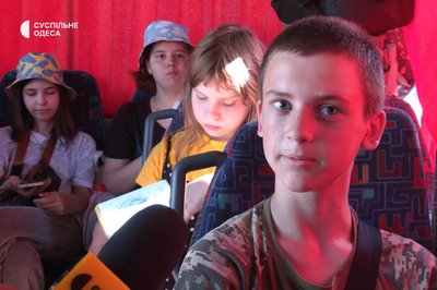 "Хотів відпочити від вибухів": діти з Херсона повернулися з відпочинку в Карпатах "Хотів відпочити від вибухів": діти з Херсона повернулися з відпочинку в Карпатах