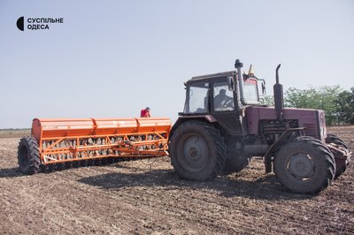 Є насіння та паливо, але заважає посуха: як проходить осіння посівна на Одещині. ФОТО, ВІДЕО Є насіння та паливо, але заважає посуха: як проходить осіння посівна на Одещині. ФОТО, ВІДЕО
